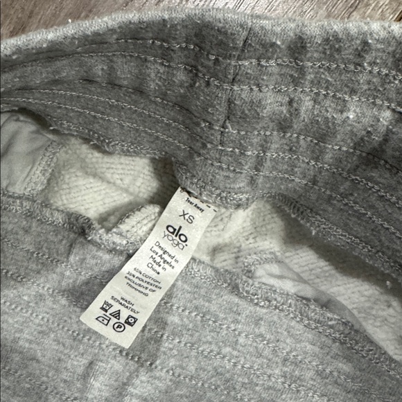 Grey alo yoga jogger pants xs - Picture 3 of 4